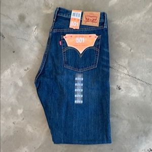 Levi’s NWT 31/32 501 straight leg button fly. $25
